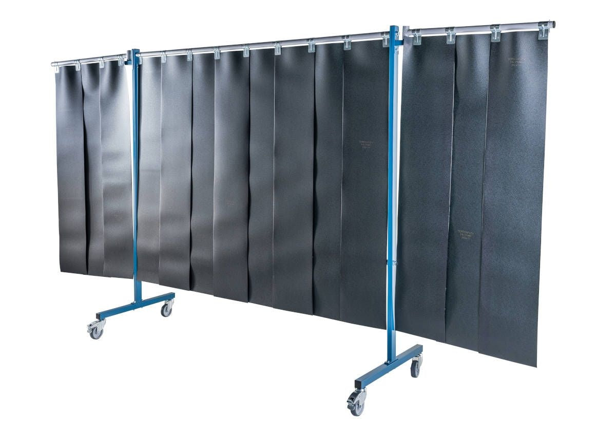 Ecran mobile d'atelier 3 VOLETS avec Lanières suspendues 300 x 2 mm - Vert Teinte 9 - DIN EN ISO 25980- hauteur 1950 mm x largeur 3700 mm -Monté sur 4 roulettes Ø 100 mm  dont 2 avec frein - [la pièce]